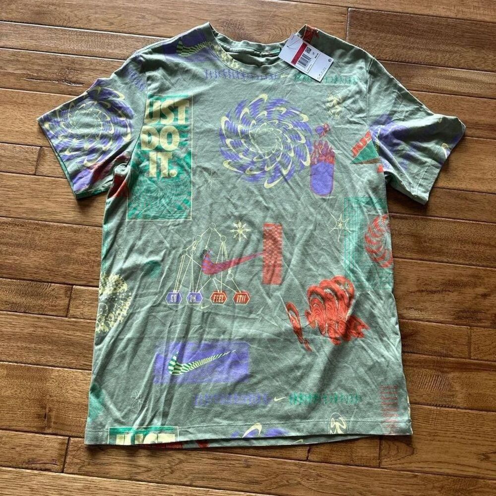 Men's large green New with tag Nike Tee SPTCAS swoosh just do it‎